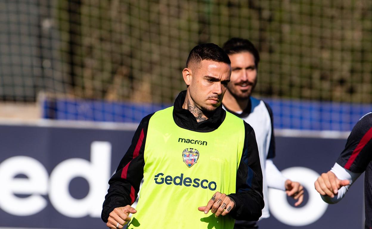 Roger Martí, durante uno de los entrenamientos del Levante