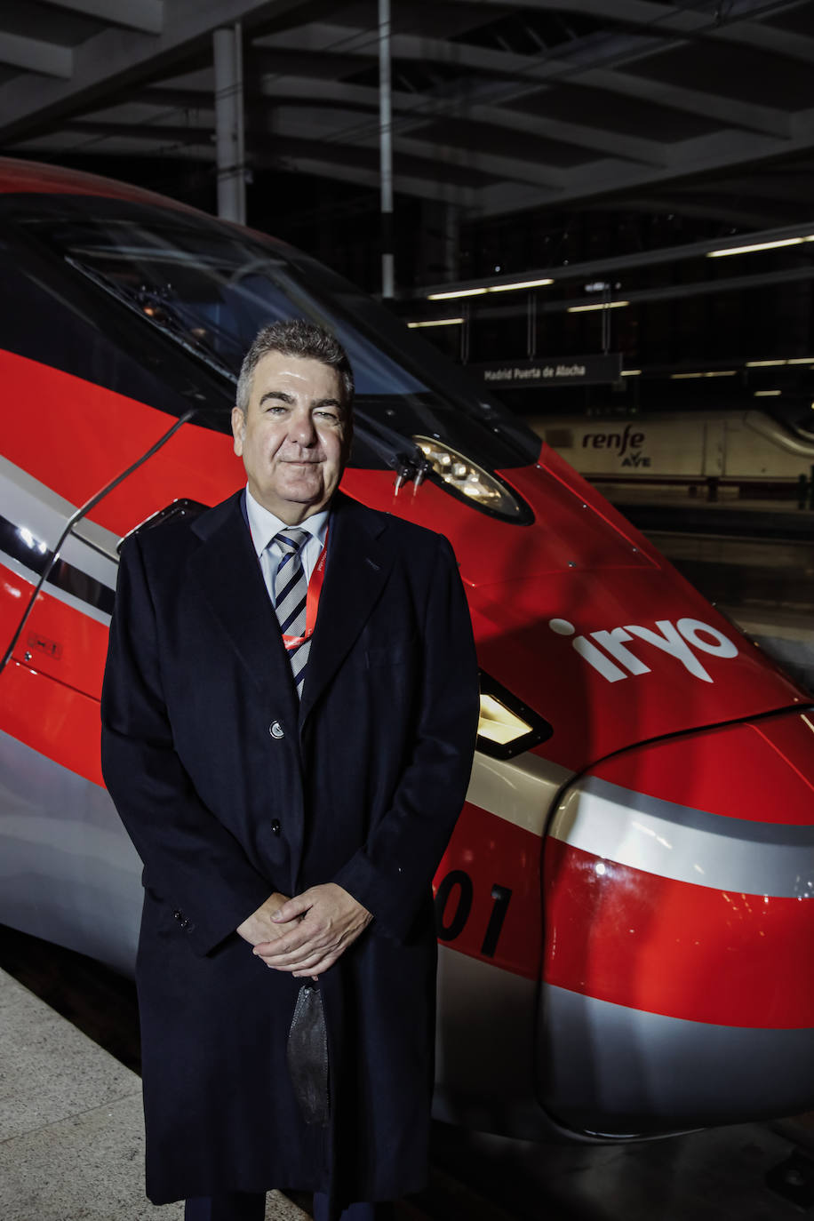 ILSA, primer operador privado español de alta velocidad, arrancará sus primeros viajes en tren en el último trimestre de 2022 bajo el nombre comercial de Iryo. Así lo ha anunciado este jueves la compañía participada al 55% por los fundadores de la aerolínea valenciana Air Nostrum y al 45% por Trenitalia, el operador público italiano.
