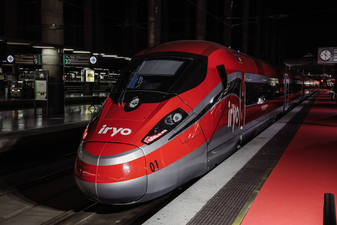 ILSA, primer operador privado español de alta velocidad, arrancará sus primeros viajes en tren en el último trimestre de 2022 bajo el nombre comercial de Iryo. Así lo ha anunciado este jueves la compañía participada al 55% por los fundadores de la aerolínea valenciana Air Nostrum y al 45% por Trenitalia, el operador público italiano.