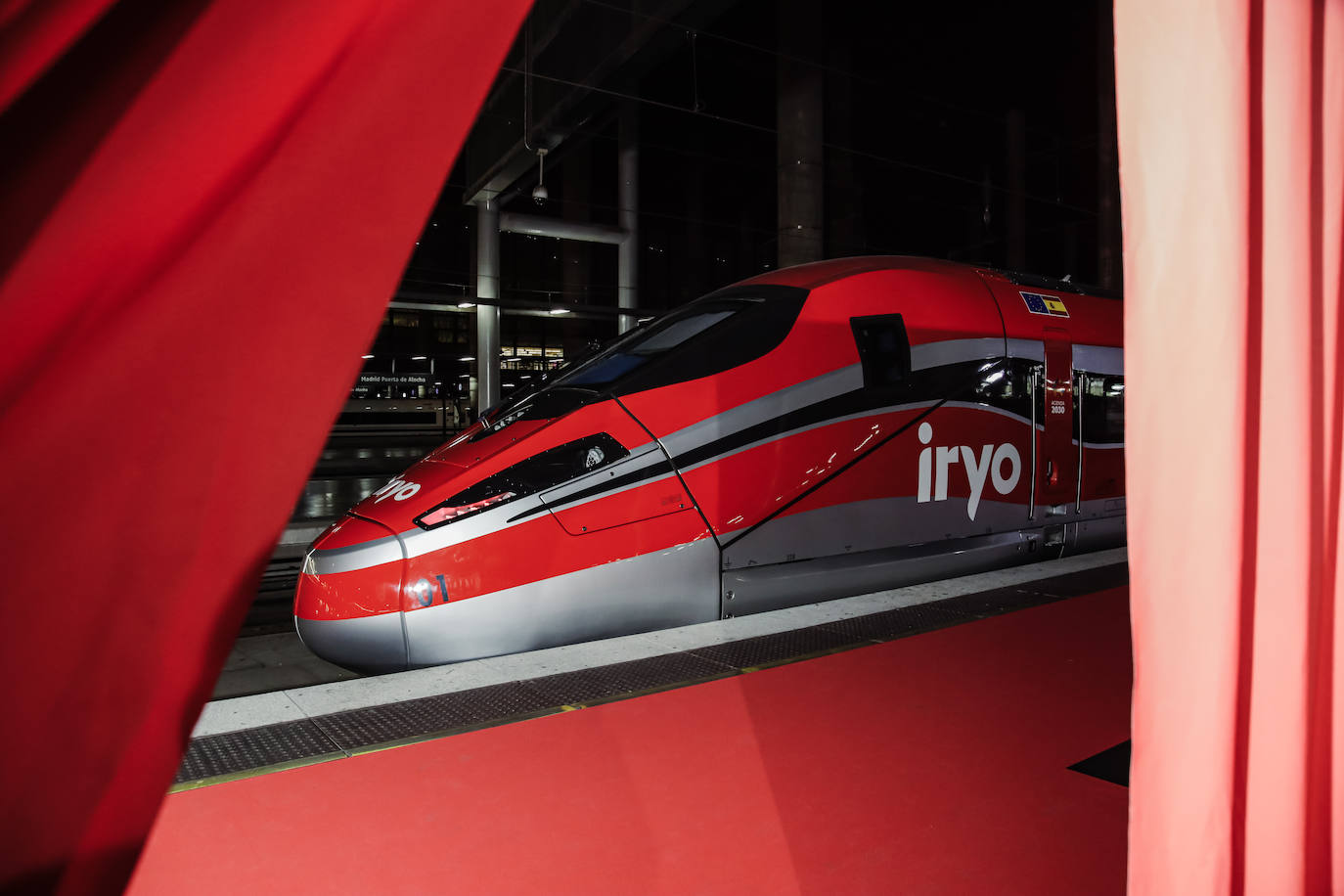 ILSA, primer operador privado español de alta velocidad, arrancará sus primeros viajes en tren en el último trimestre de 2022 bajo el nombre comercial de Iryo. Así lo ha anunciado este jueves la compañía participada al 55% por los fundadores de la aerolínea valenciana Air Nostrum y al 45% por Trenitalia, el operador público italiano.