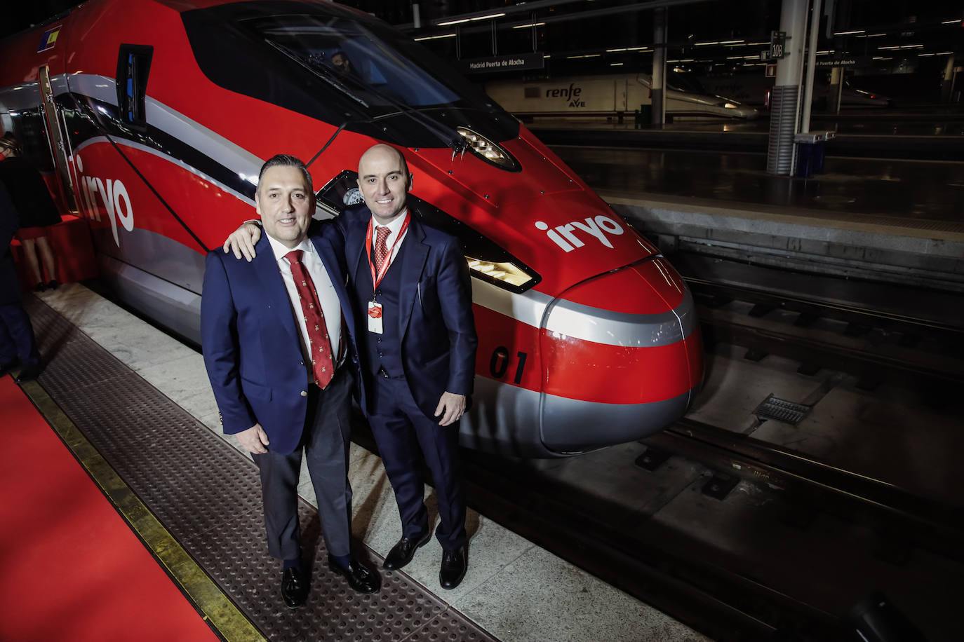 ILSA, primer operador privado español de alta velocidad, arrancará sus primeros viajes en tren en el último trimestre de 2022 bajo el nombre comercial de Iryo. Así lo ha anunciado este jueves la compañía participada al 55% por los fundadores de la aerolínea valenciana Air Nostrum y al 45% por Trenitalia, el operador público italiano.