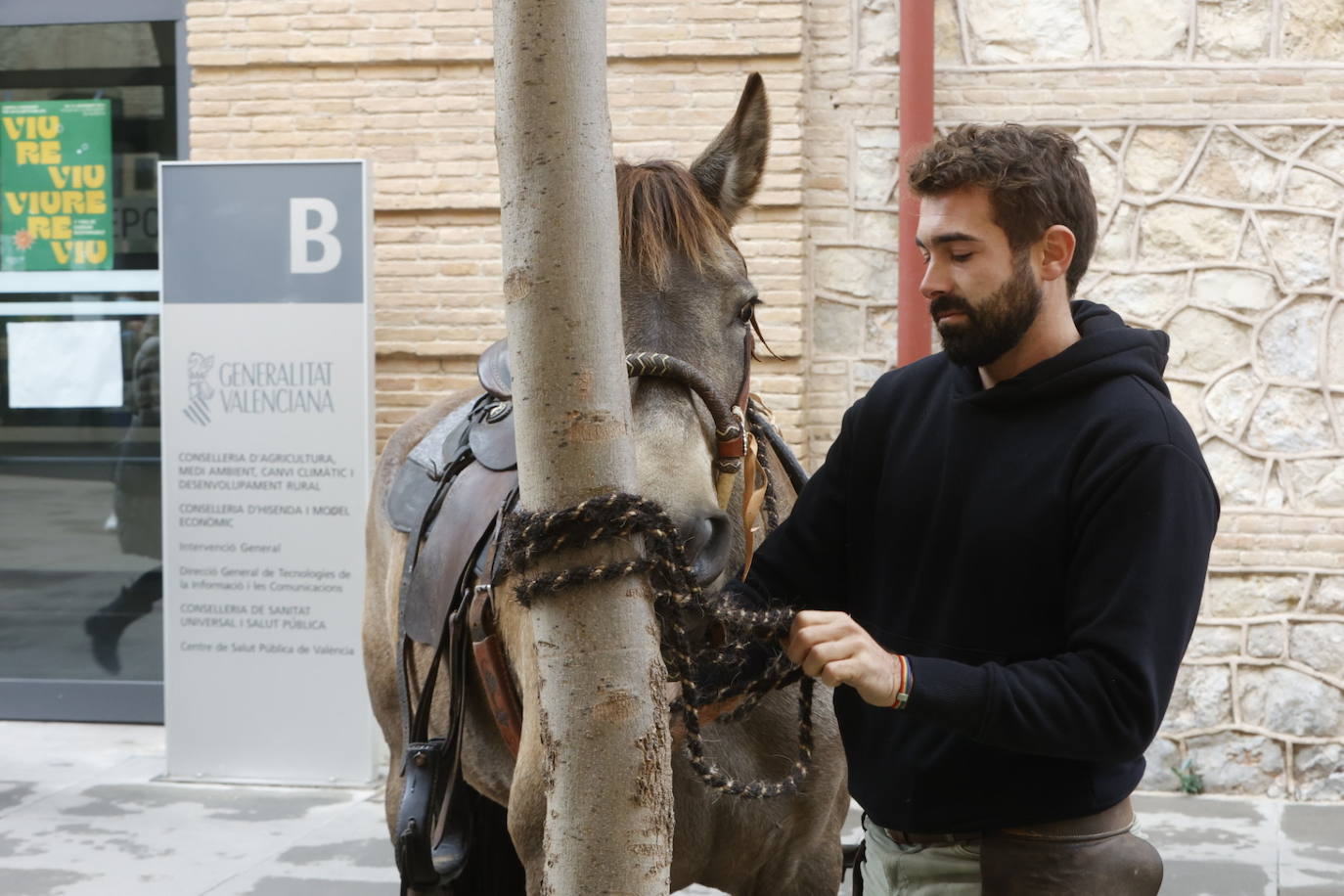 Rubén Llata, el ganadero que pasará hambre al haber sido obligado a abandonar los terrenos de pasto en el que comen sus animales. 