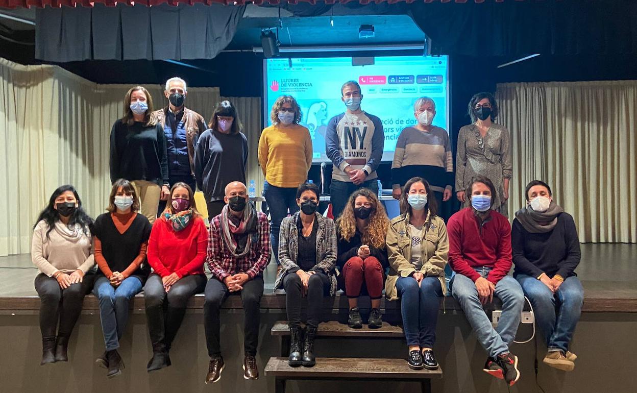 Los participantes en la presentación de la Red Comarcal de Igualdad de la Marina Alta celebrada en Orba. 