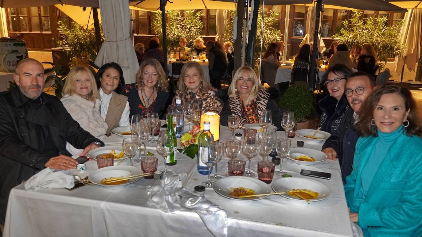 Vicente García, María Valero, Maria Luisa Llorens, Inma Sobrino, Carmen de Rosa, Elvira Ferrer, Amparo Ribera, el pintor José Soto Táliga y Carmen Lezcano