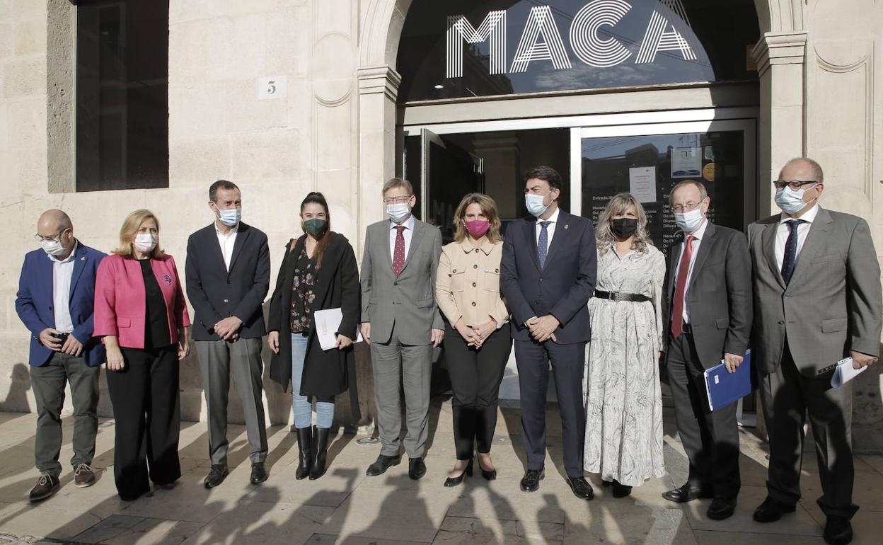 Barcala ha coincidido este lunes con Ximo Puig y Teresa Ribera en el Diálogo sobre el Futuro del Agua que se ha celebrado en Alicante. 