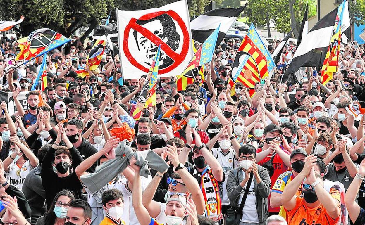 Los aficionados, en la última manifestación de mayo.