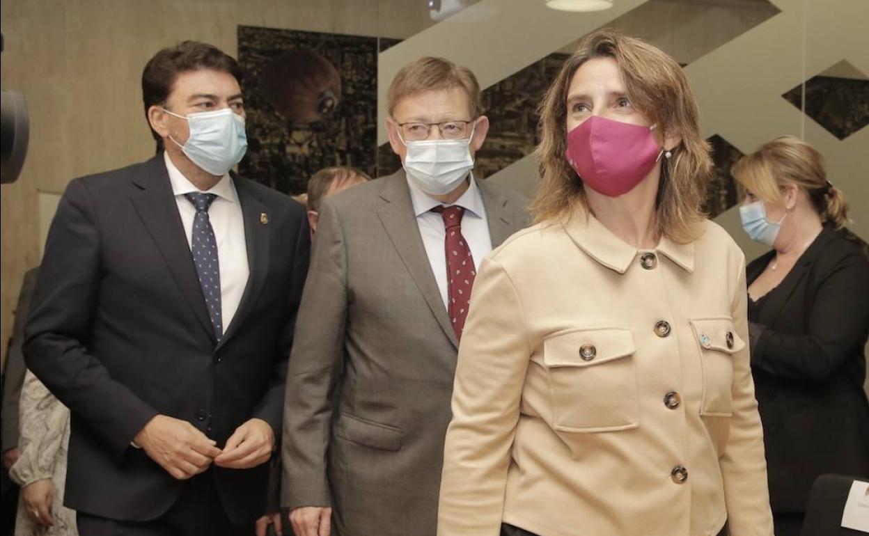 Luis Barcala, Ximo Puig y Teresa Ribera antes de participar en Diálogo sobre el Futuro del Agua. 