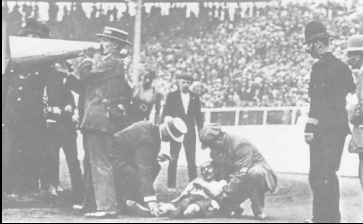 Dorando Pietri ganó el maratón de 1908, pero fue descalificado por recibir ayuda de los jueces. 