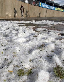 Imagen secundaria 2 - La granizada ha sido especialmente significativa en el barrio alicantino de La Florida. 