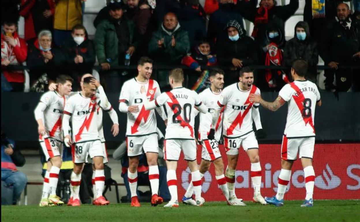 Los jugadores del Rayo celebran un gol frente al Mallorca