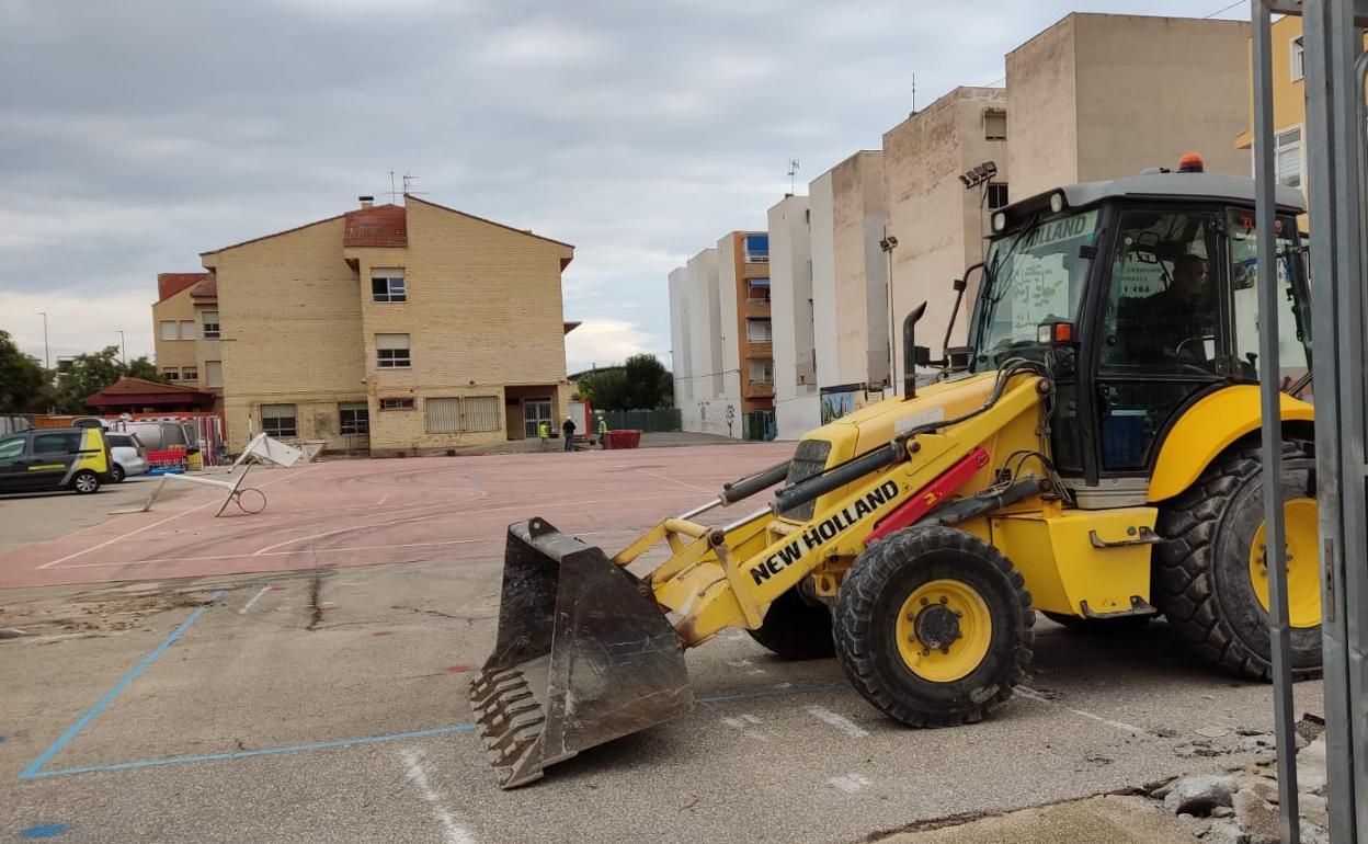 Las máquinas ya han comenzado a trabajar en el centro educativo