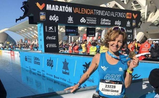 La medalla del Maratón de Valencia de 2021 rinde homenaje al símbolo de la ciudad