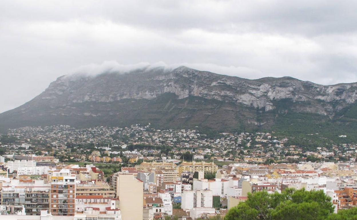 Panorámica del Montgó desde el castillo de Dénia. 