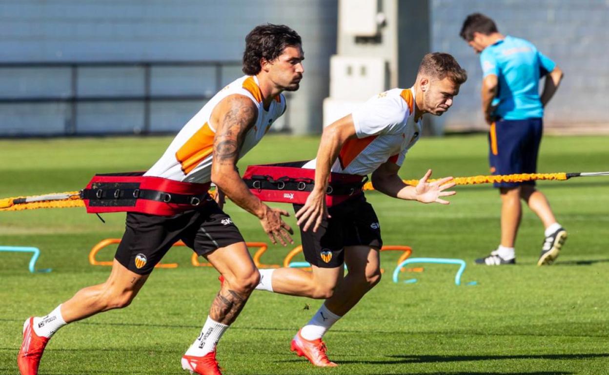 Toni Lato, junto a Jason Remeseiro entrenando en la Ciudad Deportiva de Paterna. 