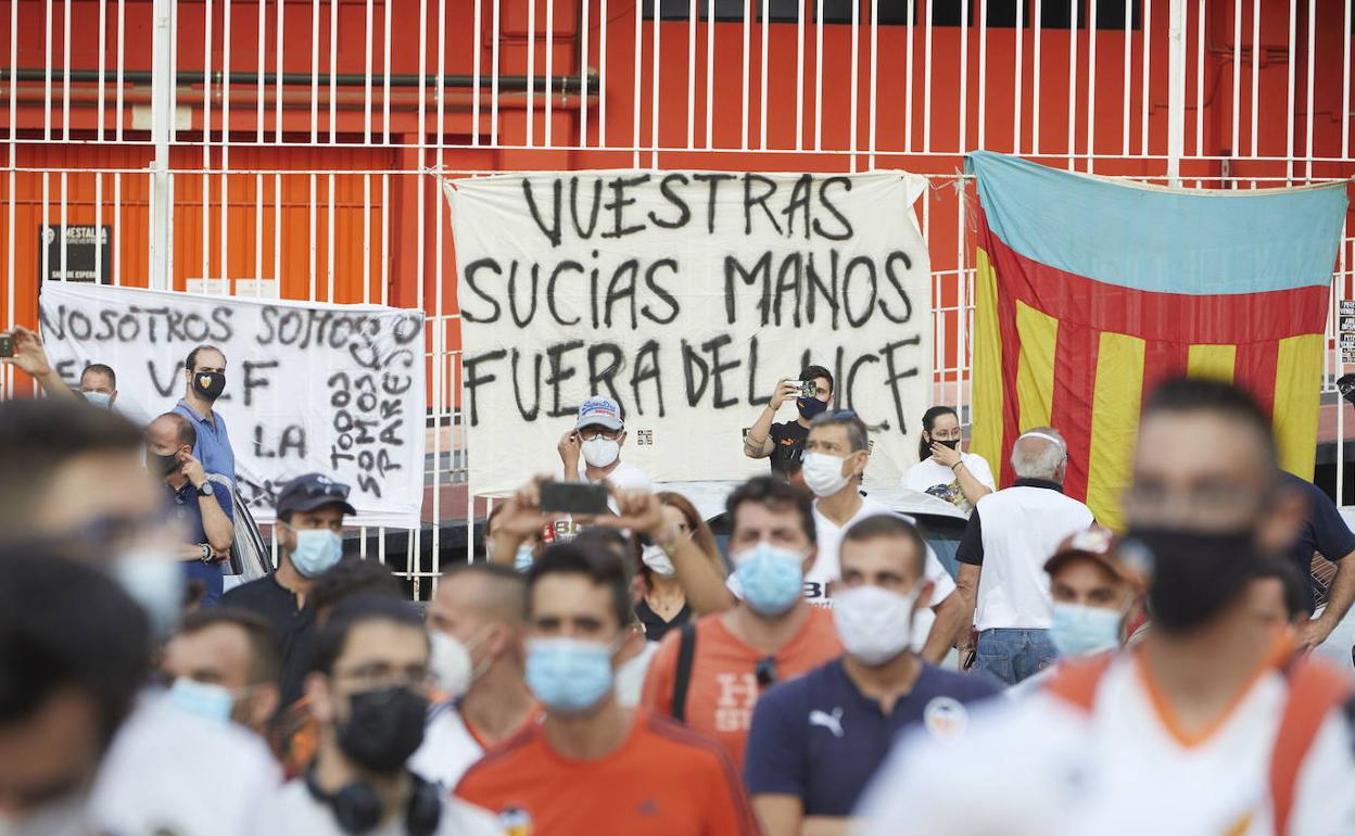 Valencianistas, en una de las protestas contra Meriton. 