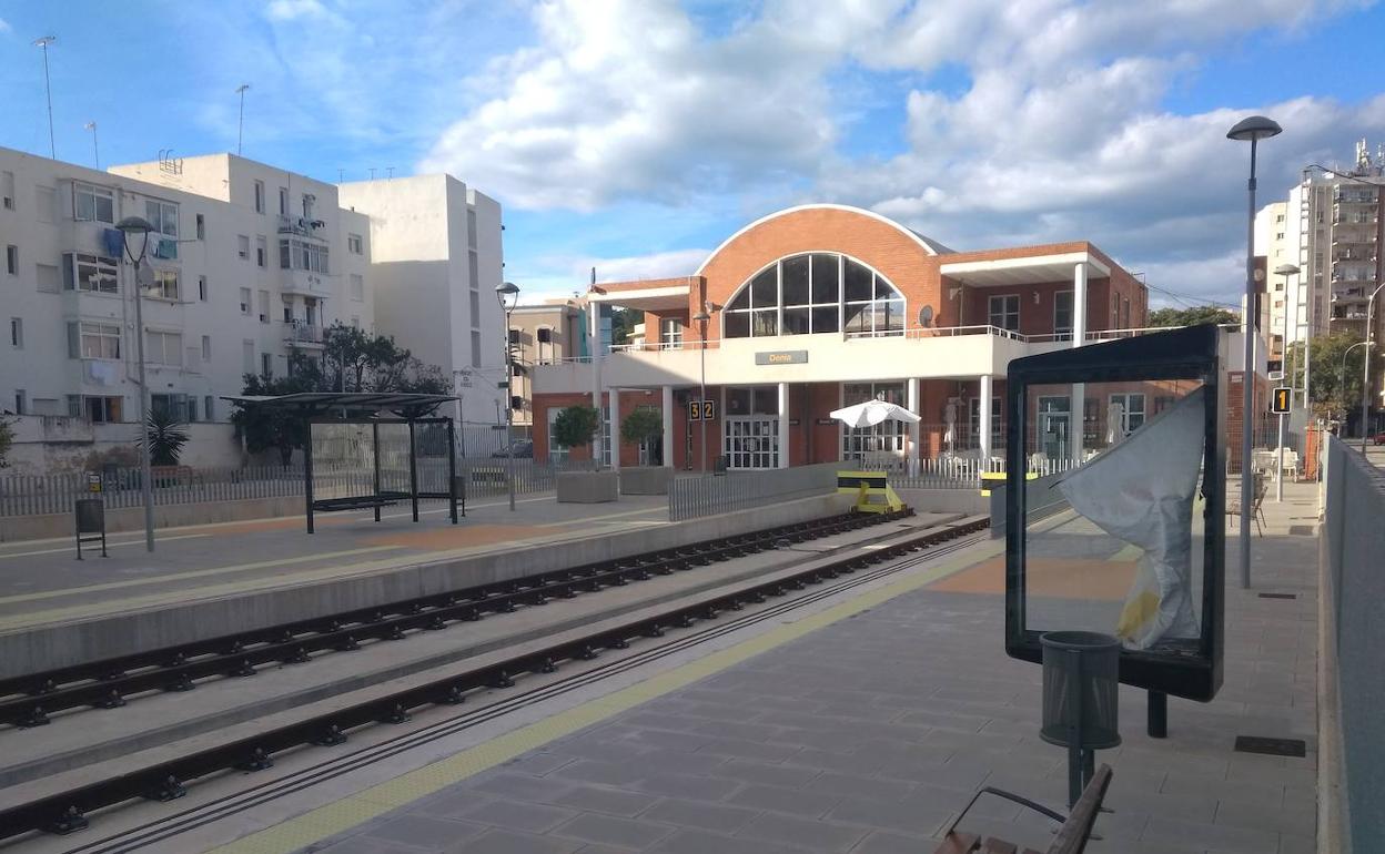 La estación del TRAM de Dénia, que lleva varios años esperando el regreso de los trenes. 