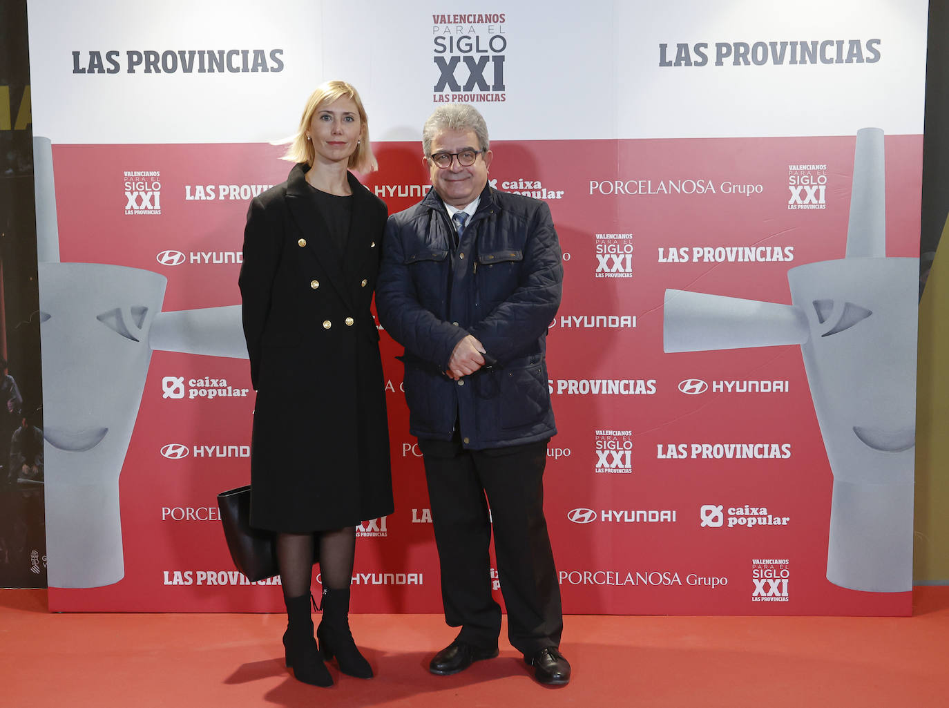 Laura Baldó, dircom del aeropuerto de Valencia, y Ramón Diego, jefe de gabinete de dirección del aeropuerto de Valencia.