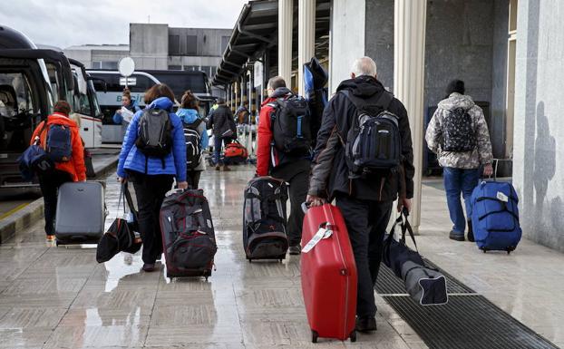 El aviso de la OCU a los viajeros ante las nuevas restricciones por el coronavirus