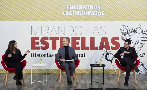 Galería. Cuchita Lluch, Jesús Trelis y Ricard Camarena, en la charla inaugural de la segunda jornada de Mirando las estrellas.