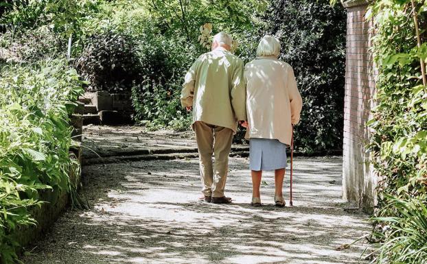 Cuánto suben las pensiones contributivas de jubilados y viudas en 2022 y la última 'paguilla'