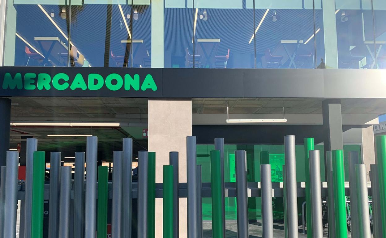 Fachada del nuevo supermercado que Mercadona ha abierto en Ontinyent. 