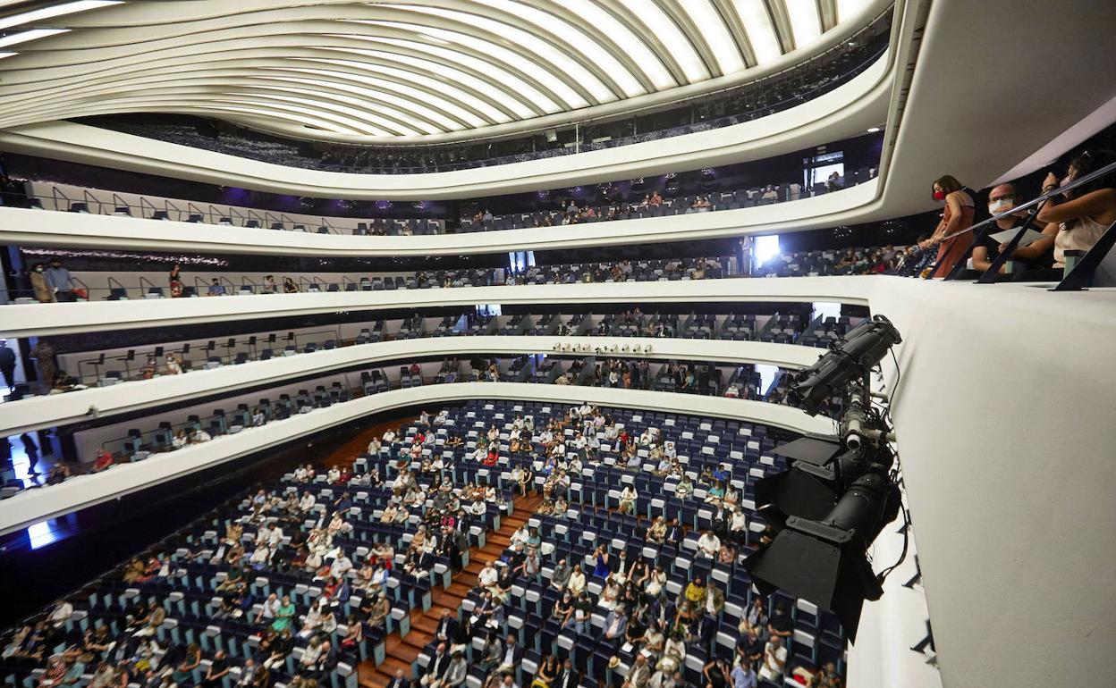 Público en el Palau de Les Arts. 