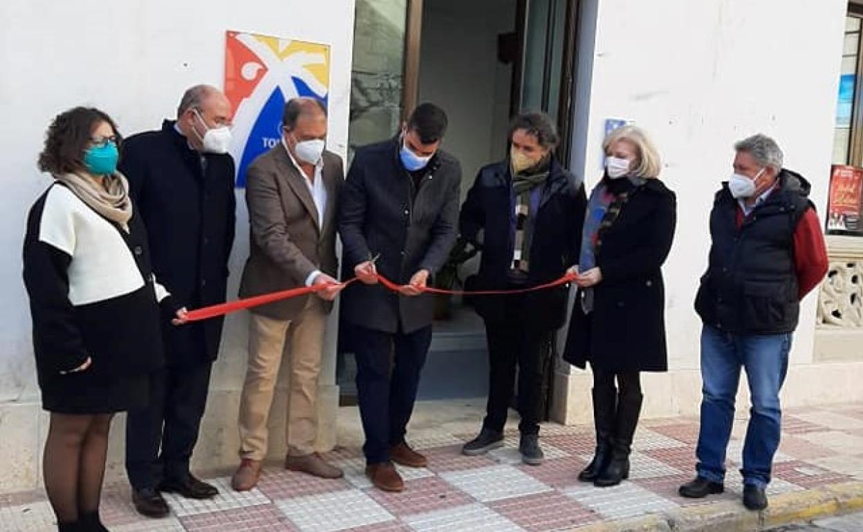 Inauguración con la presencia del secretario autonómico de Turismo. 