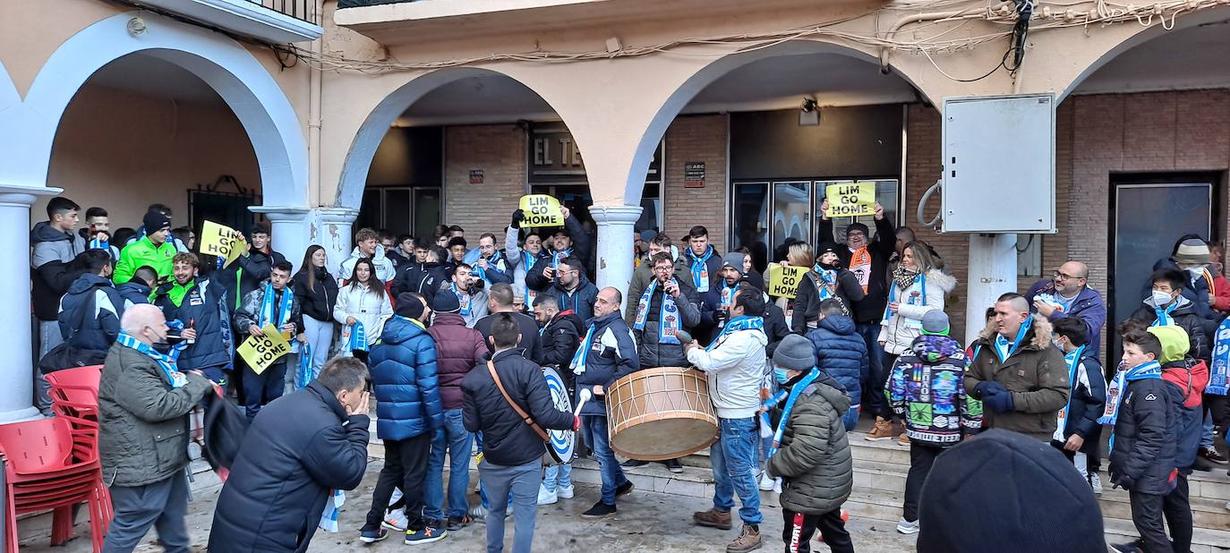 La afición del Utrillas, rival del Valencia en Copa, protesta contra Lim.