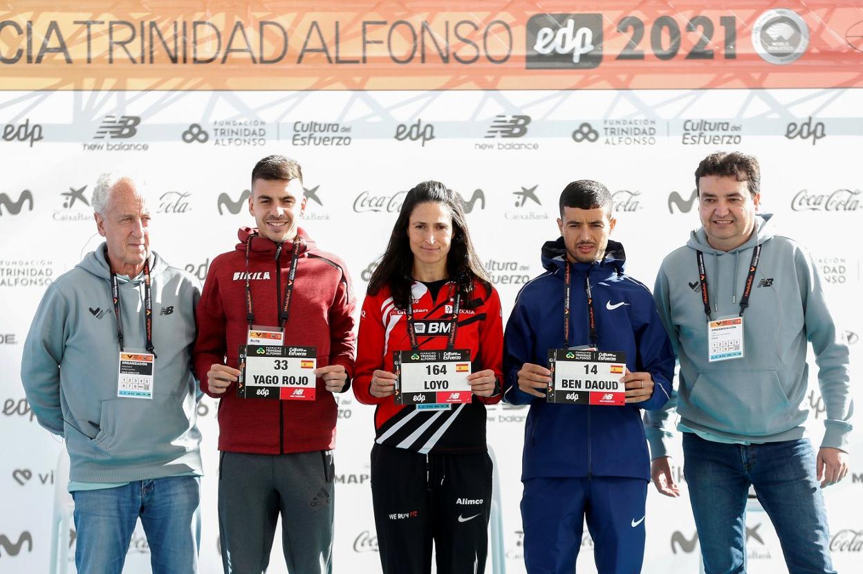 Paco Borao y José Antonio Redolat posan con Yago Rojo, Elena Loyo y Hamid Ben Douad. efe/miguel ángel polo
