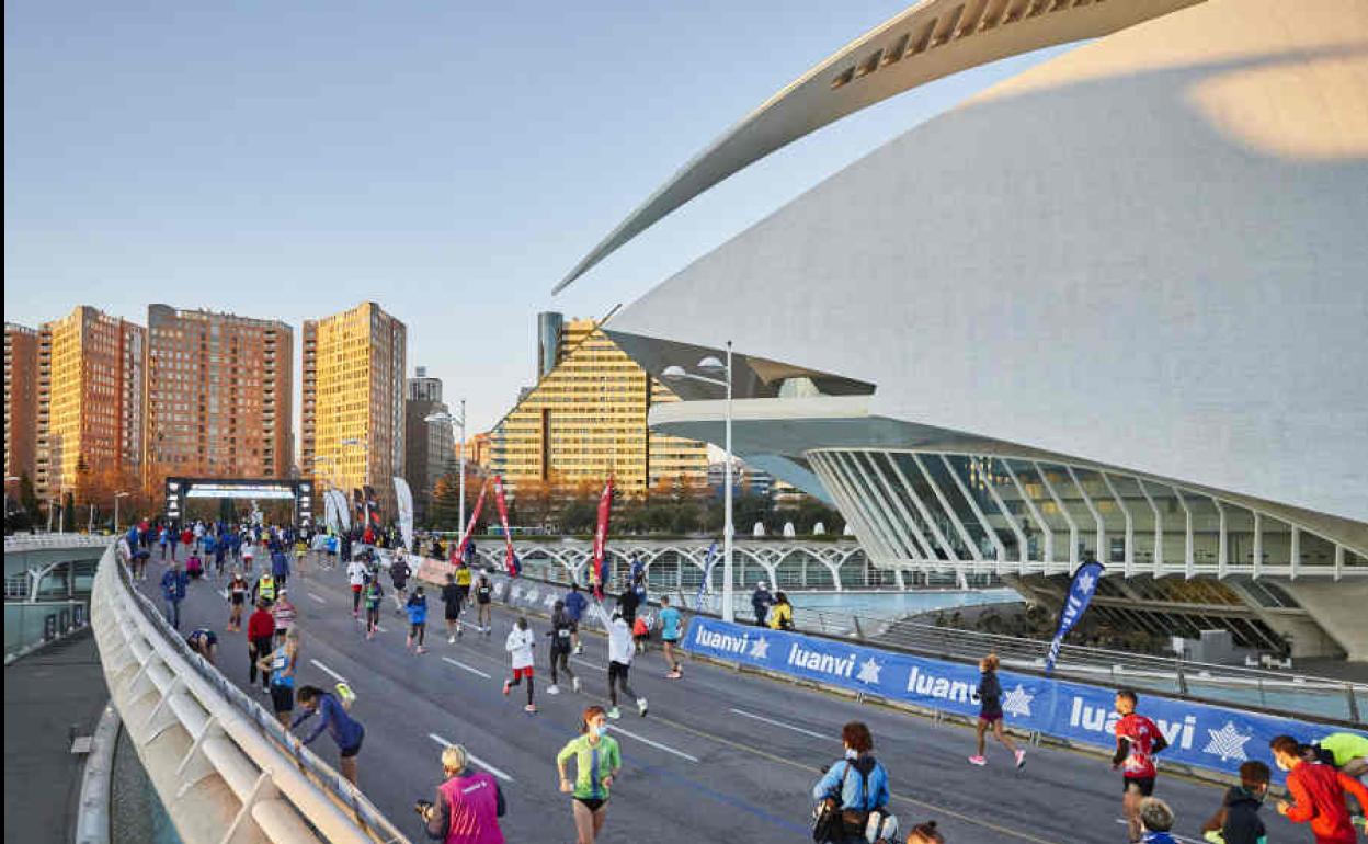 El tiempo en Valencia hora a hora durante el Maratón: Aemet activa el aviso amarillo en plena carrera