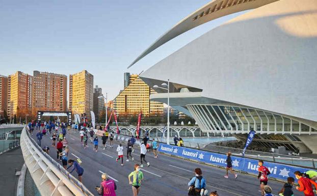 El tiempo en Valencia hora a hora durante el Maratón: Aemet activa el aviso amarillo en plena carrera