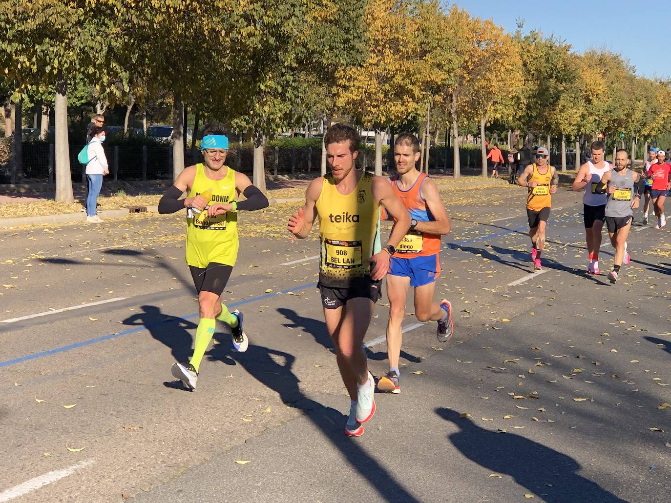 14.000 corredores hacen frente a una dura jornada marcada por las rachas muy fuertes de viento