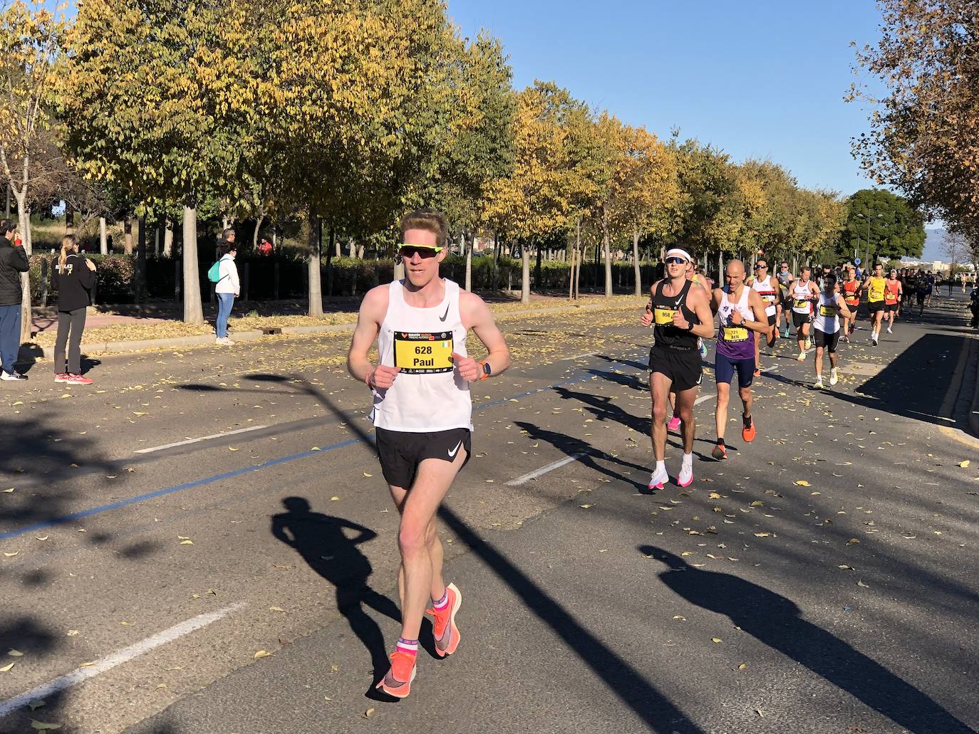 14.000 corredores hacen frente a una dura jornada marcada por las rachas muy fuertes de viento