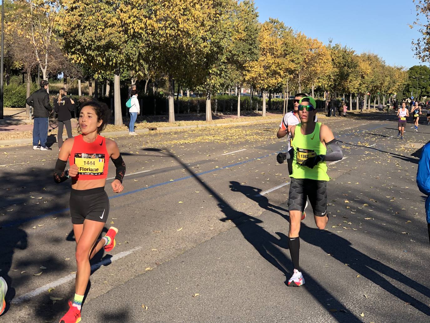 14.000 corredores hacen frente a una dura jornada marcada por las rachas muy fuertes de viento