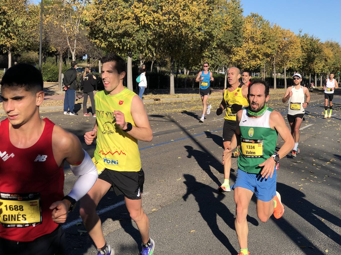 14.000 corredores hacen frente a una dura jornada marcada por las rachas muy fuertes de viento