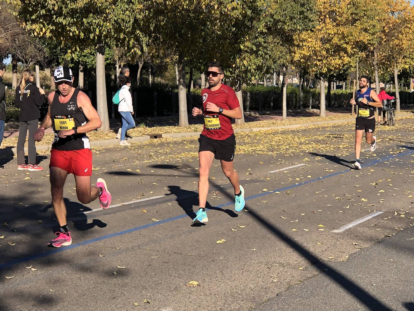 14.000 corredores hacen frente a una dura jornada marcada por las rachas muy fuertes de viento