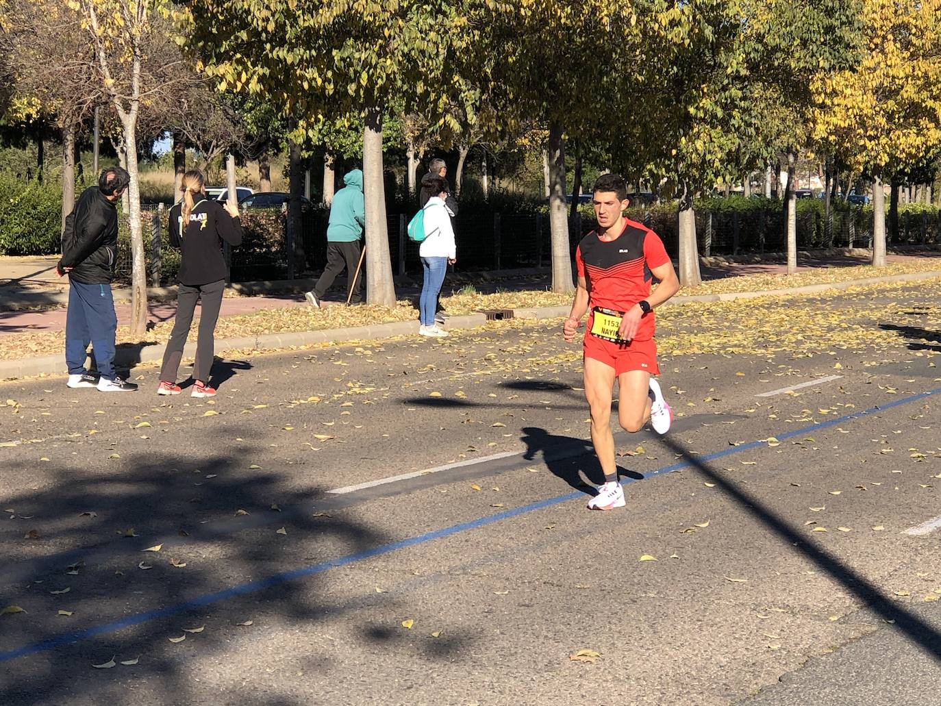 Tras pasar por el centro de la ciudad los participantes llegaban al entorno del Bioparc para comenzar el último tramo de la carrera.