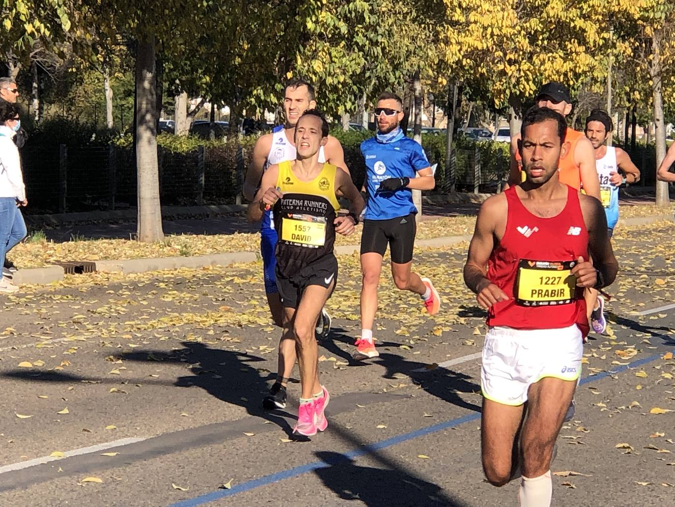 Tras pasar por el centro de la ciudad los participantes llegaban al entorno del Bioparc para comenzar el último tramo de la carrera.