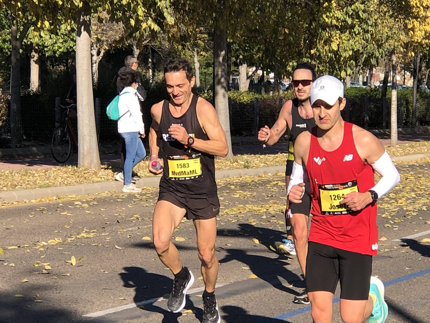 Tras pasar por el centro de la ciudad los participantes llegaban al entorno del Bioparc para comenzar el último tramo de la carrera.