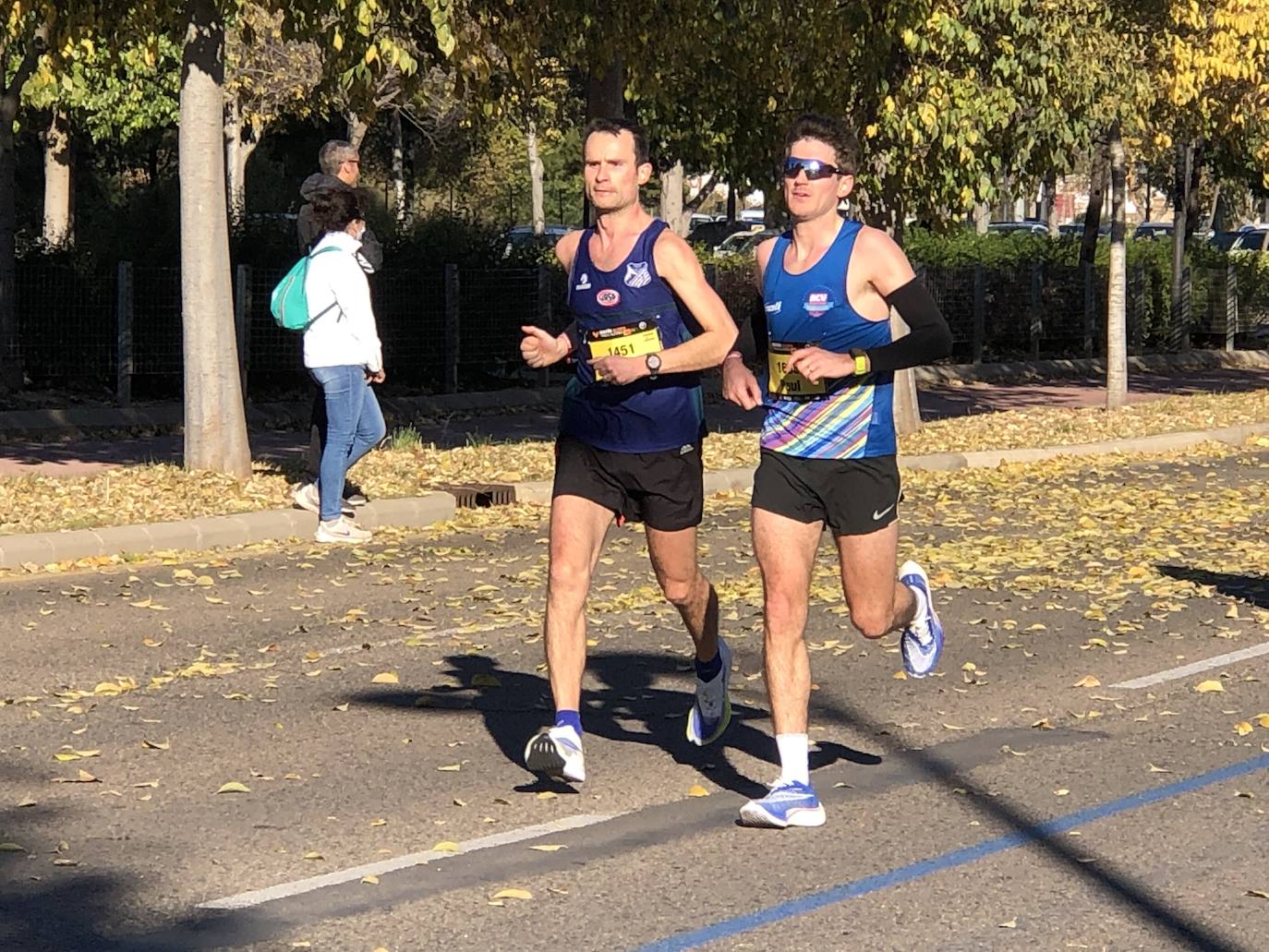 Tras pasar por el centro de la ciudad los participantes llegaban al entorno del Bioparc para comenzar el último tramo de la carrera.