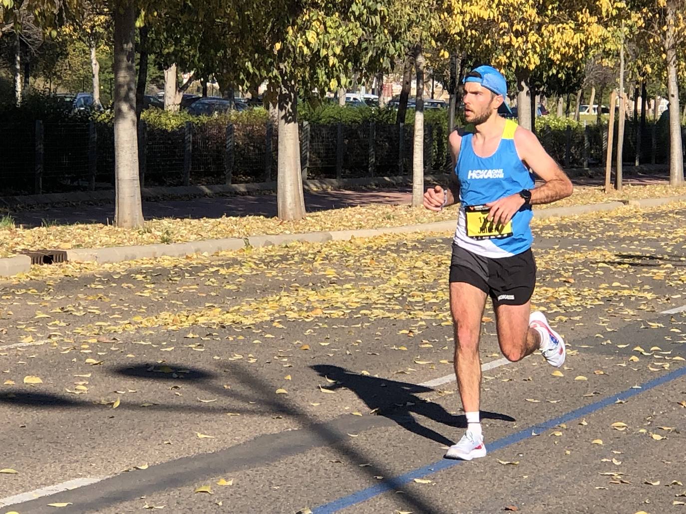 Tras pasar por el centro de la ciudad los participantes llegaban al entorno del Bioparc para comenzar el último tramo de la carrera.