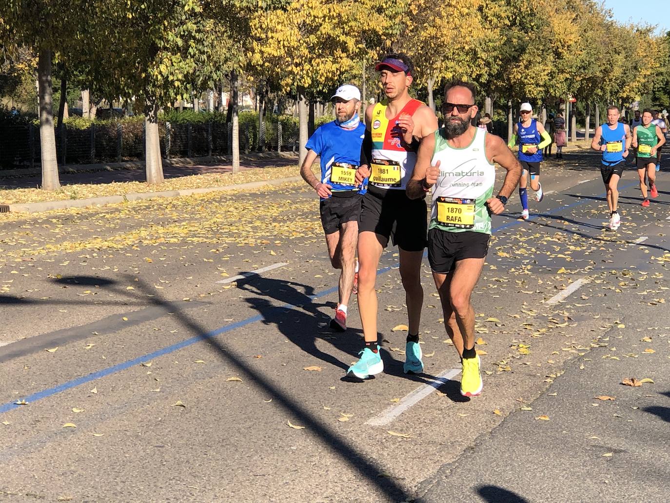 Los corredores encaran el último tramo del recorrido.