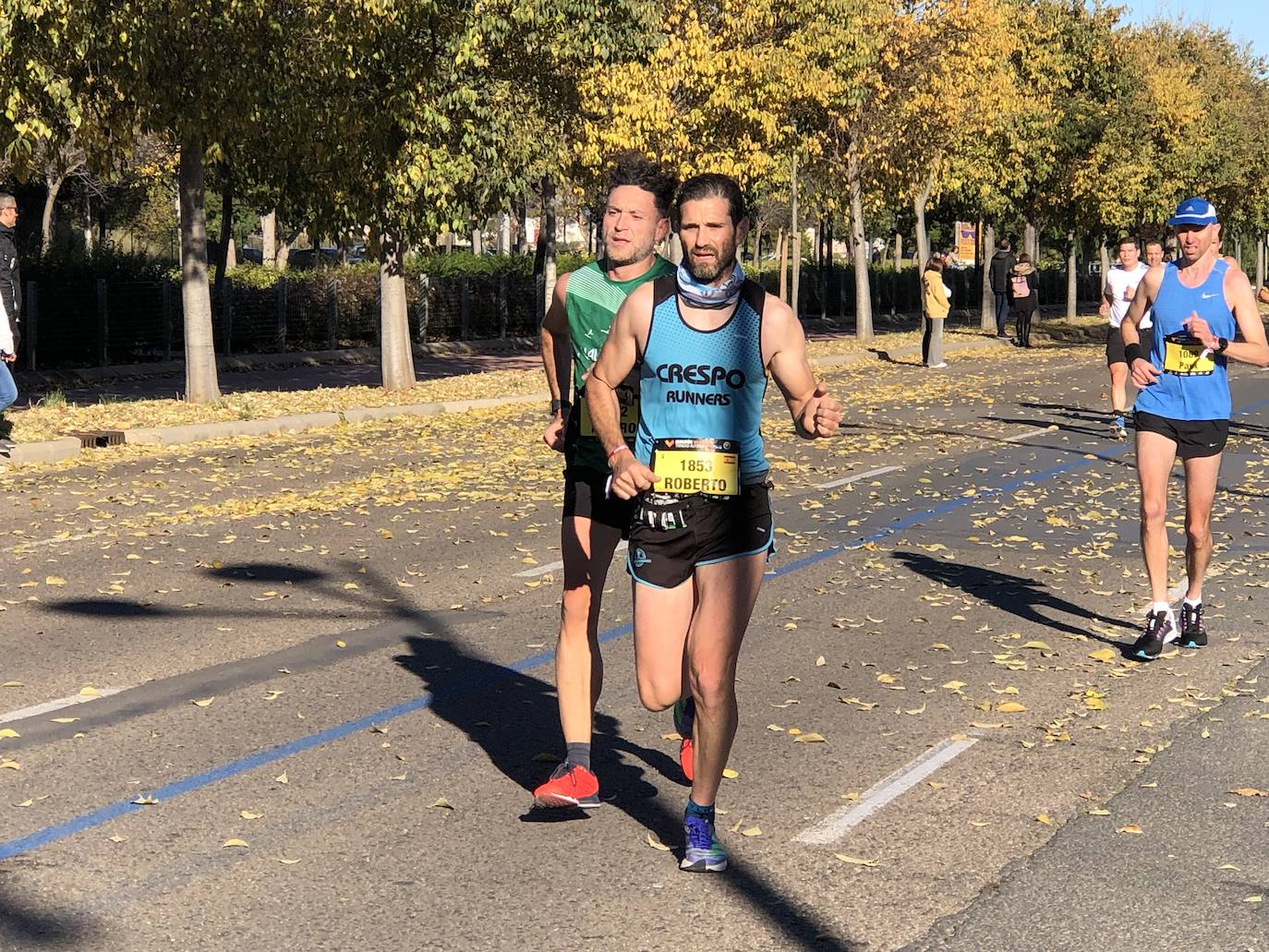 Los corredores encaran el último tramo del recorrido.