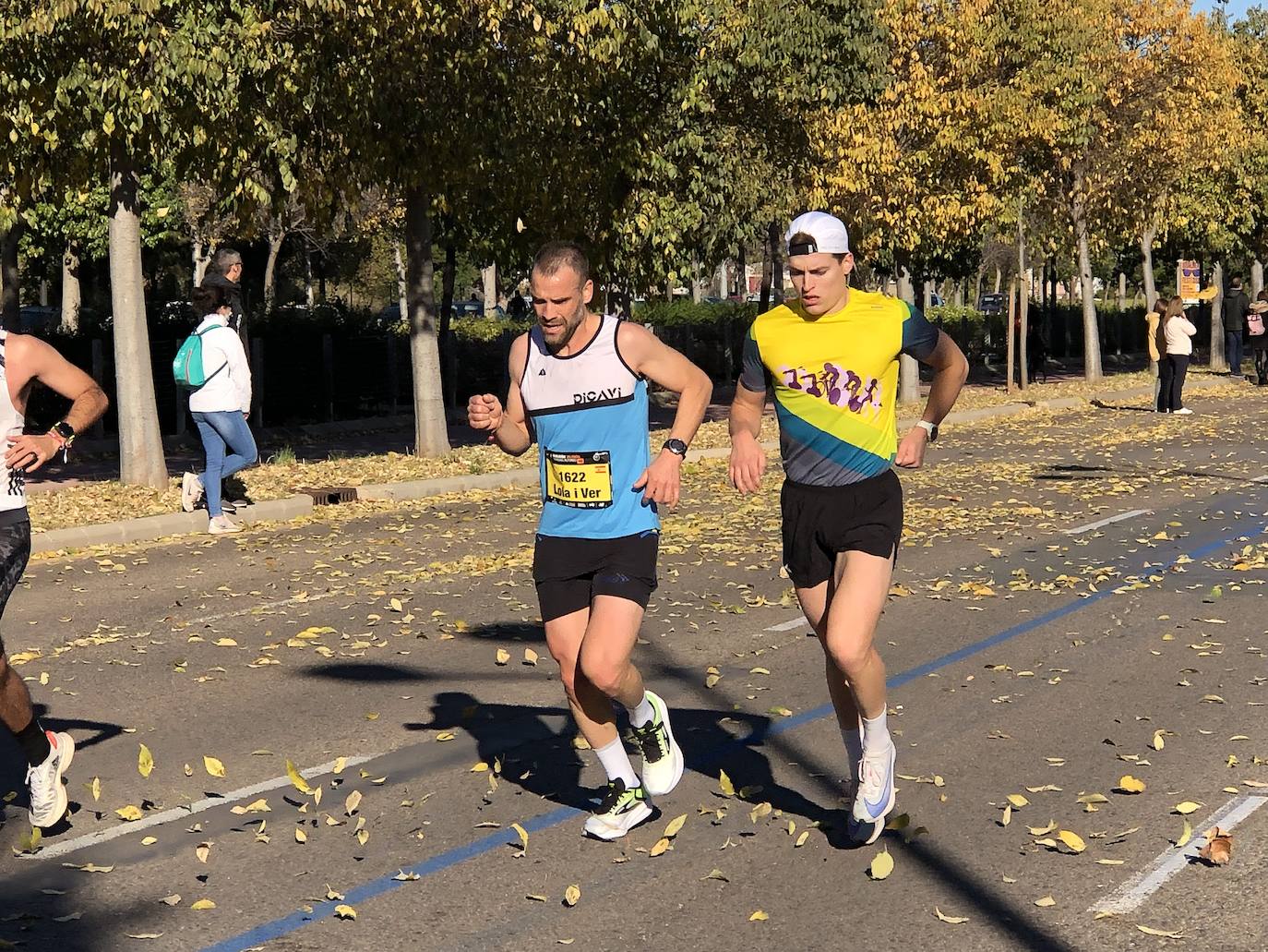 Los corredores encaran el último tramo del recorrido.