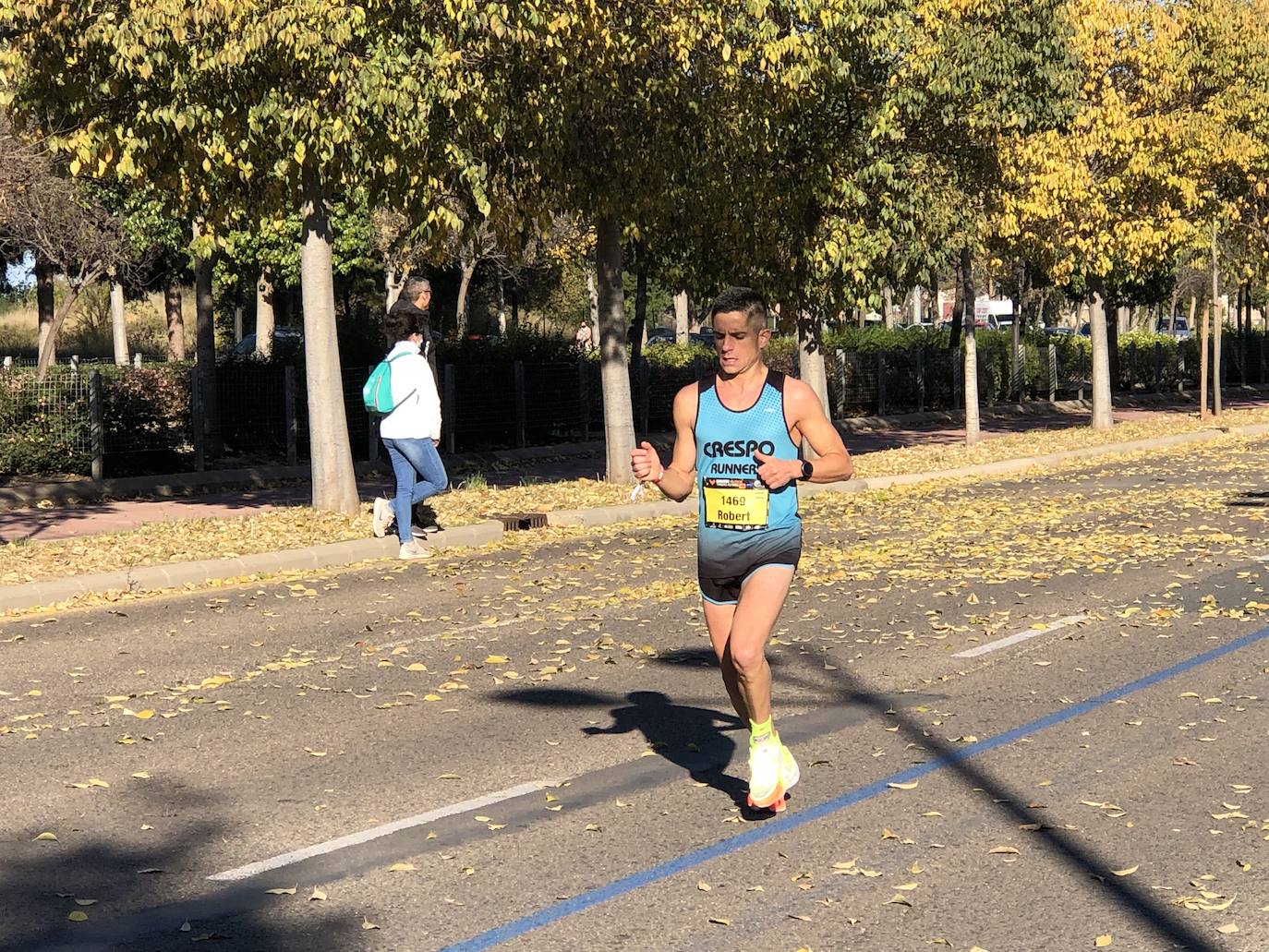 Los corredores encaran el último tramo del recorrido.