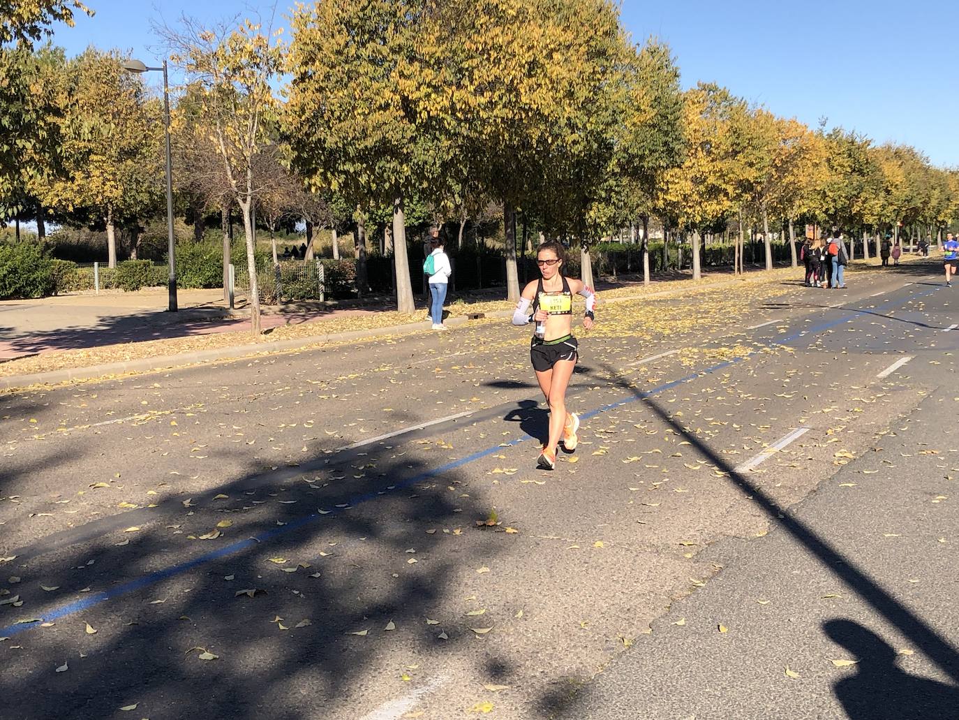 Los corredores encaran el último tramo del recorrido.