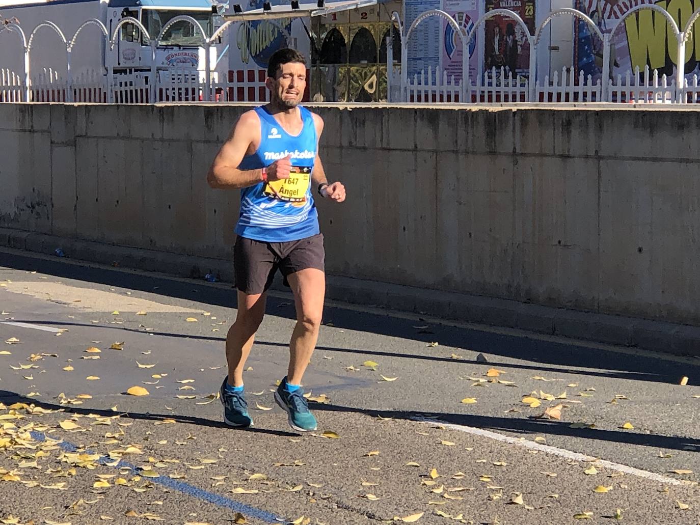 Los corredores encaran el último tramo del recorrido.