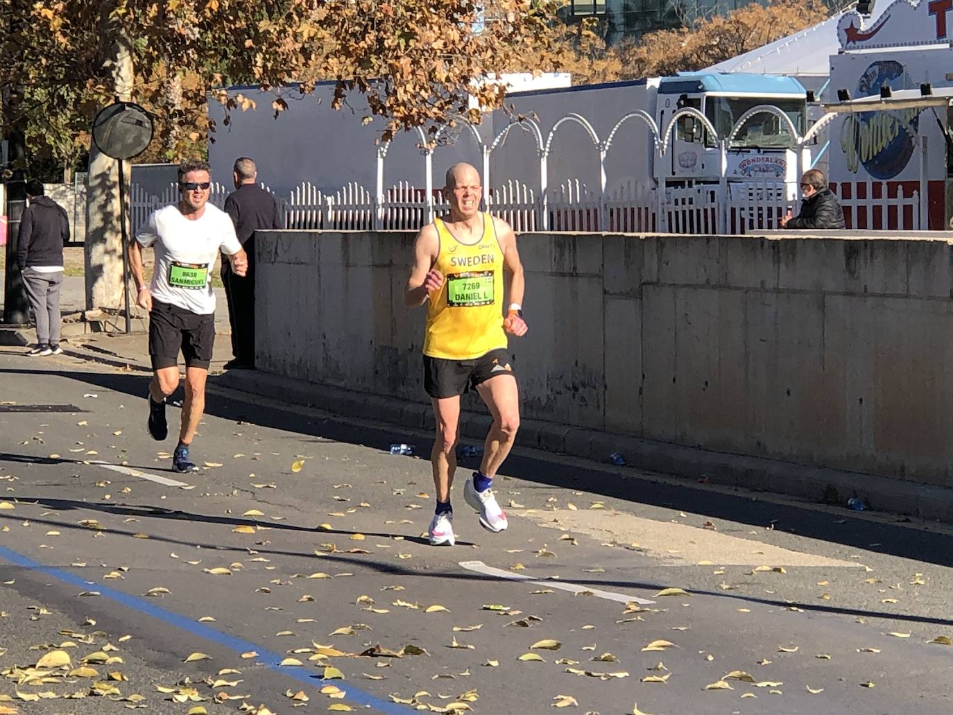 Los corredores encaran el último tramo del recorrido.