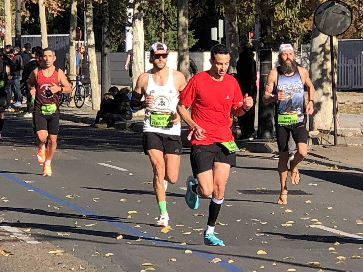 Los corredores encaran el último tramo del recorrido.