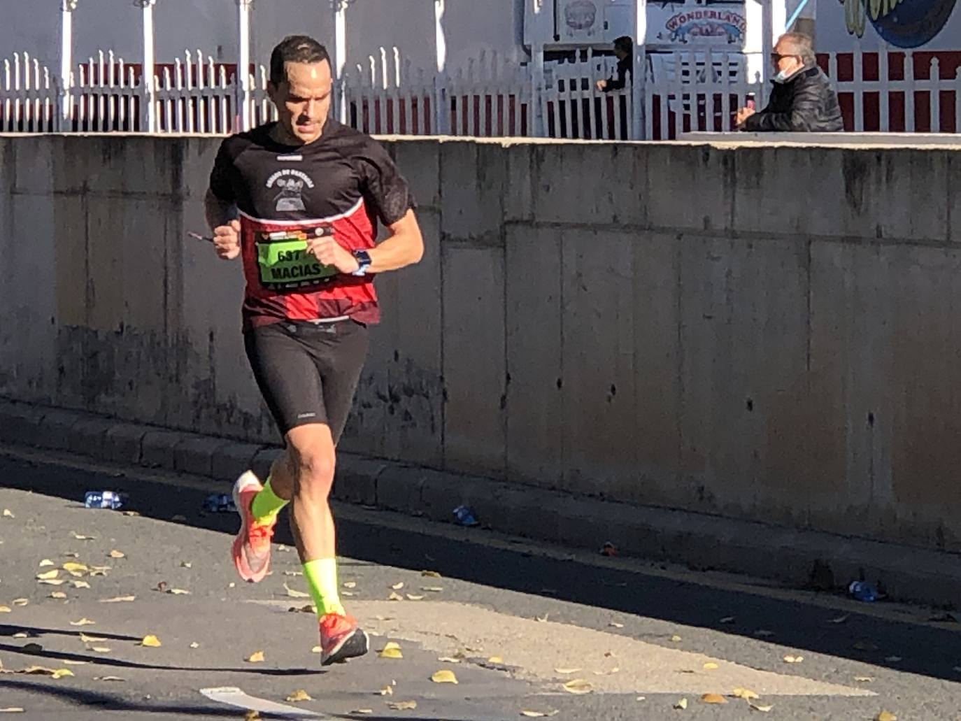 Los corredores encaran el último tramo del recorrido.